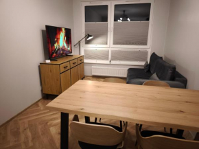 Luksusowy Apartament, Duży Parking, Zameldowanie 24h, FV, Ekspres, XBOX, Klimatyzacja, Dwie Sypialnie, Kuchnia i Salon, Samo centrum miasta,